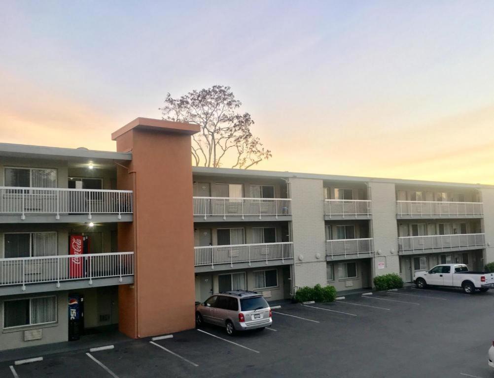 Hotel Ramada San Jose Convention Center Exterior foto